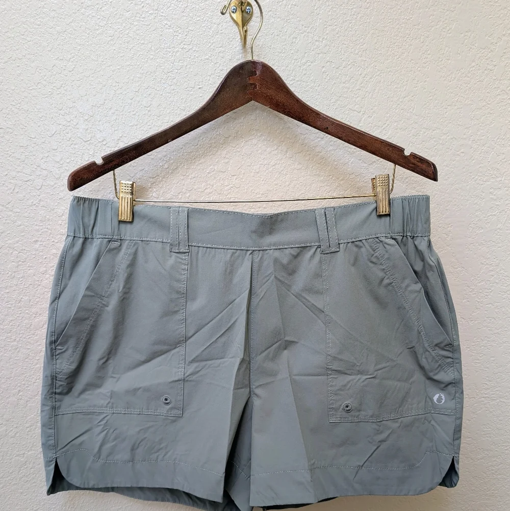 Green Breathable Woman's hiking Shorts By The American Outdoorsman. Size XL